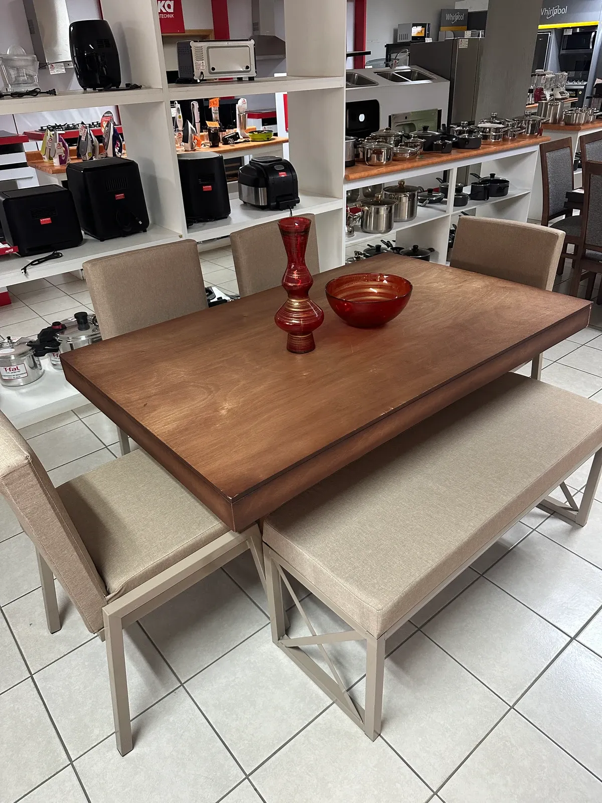 Comedor Boston Suiza — Comedor Boston Suiza