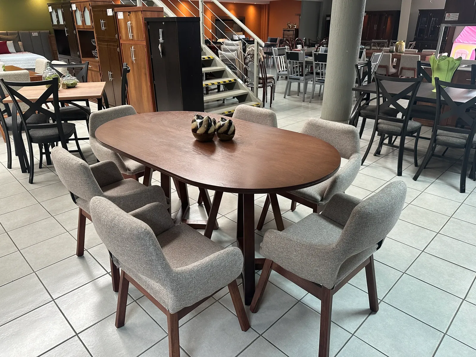 Comedor JP Oval — Comedor JP Oval