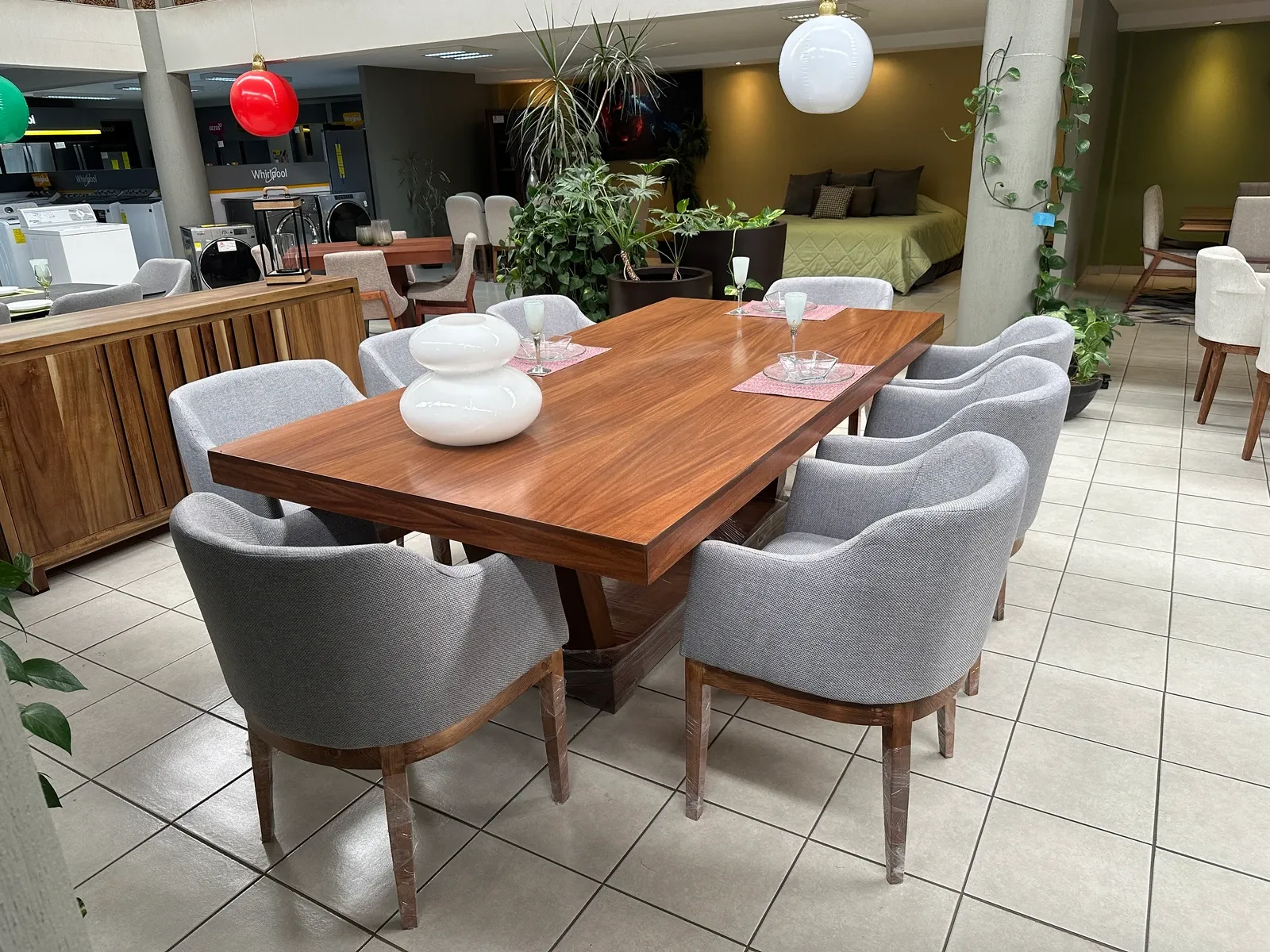 Comedor Minimal Sillas Curva — Comedor Minimal Sillas Curva