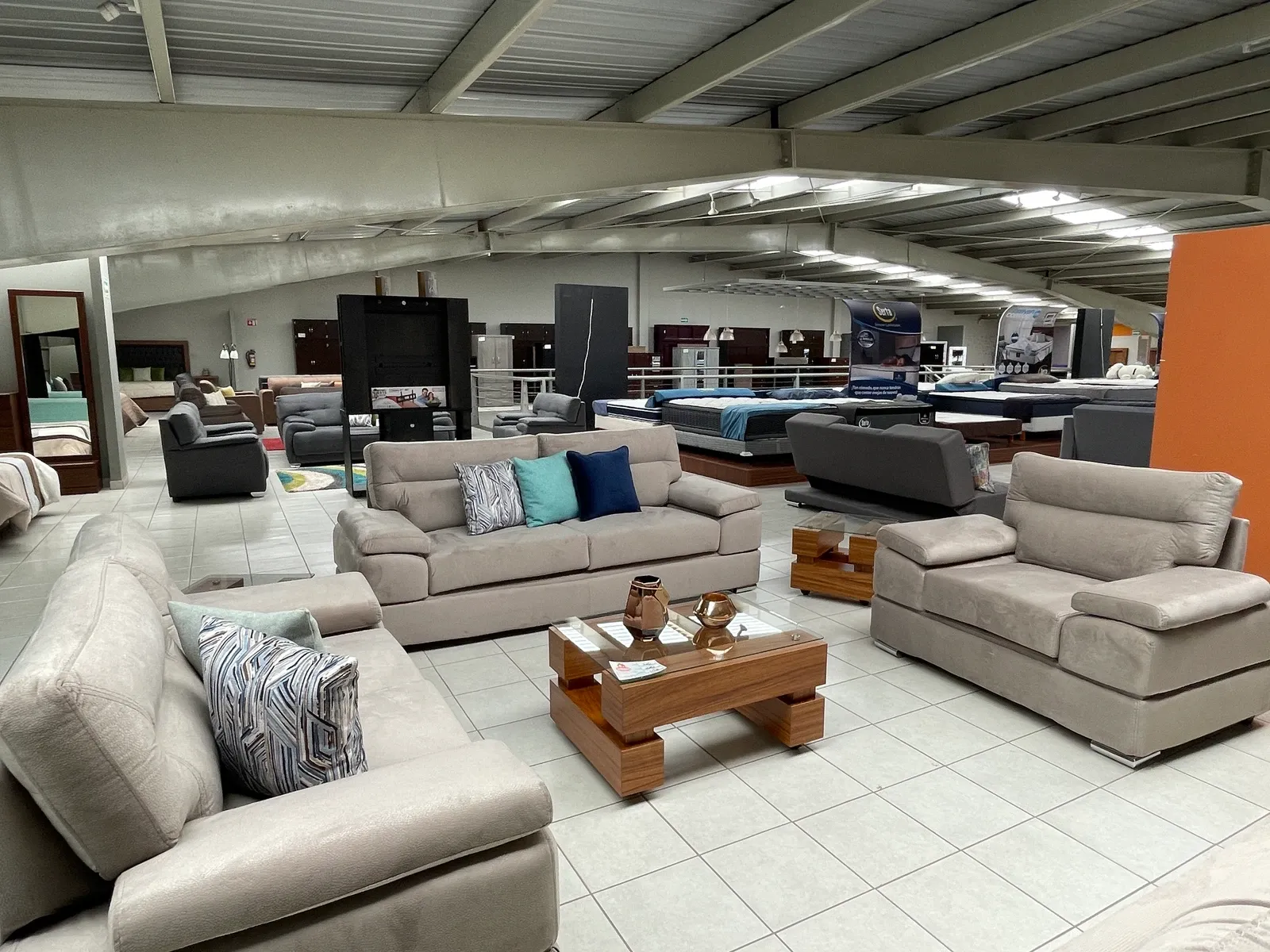 Sala Losal Andrea — Sala Losal Andrea