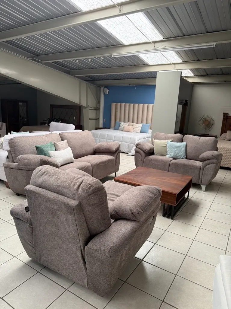 Sala Losal Manhatan con Reposet — Sala Losal Manhatan con Reposet